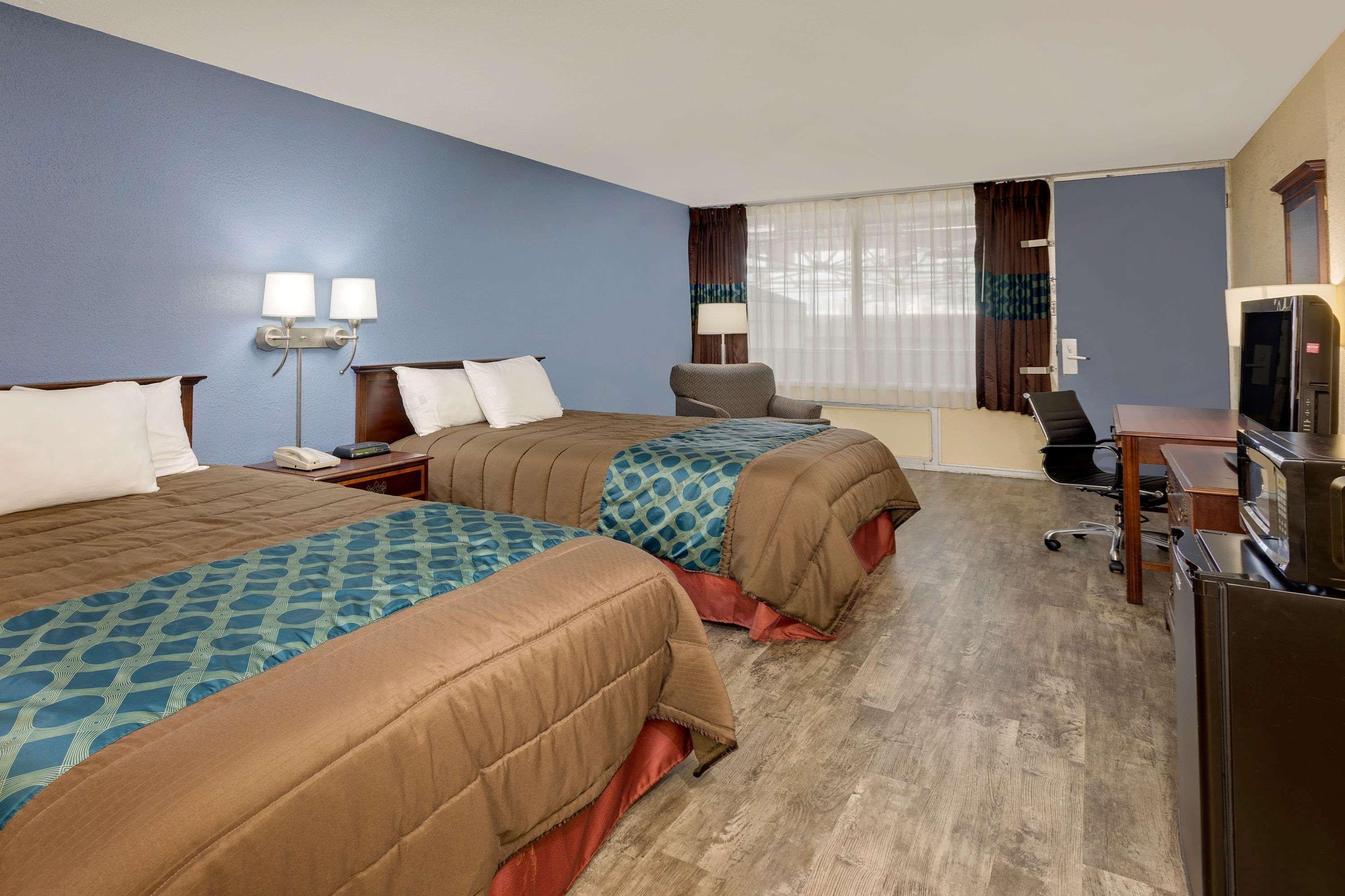 Days Inn By Wyndham Montgomery Near Aum Ngoại thất bức ảnh