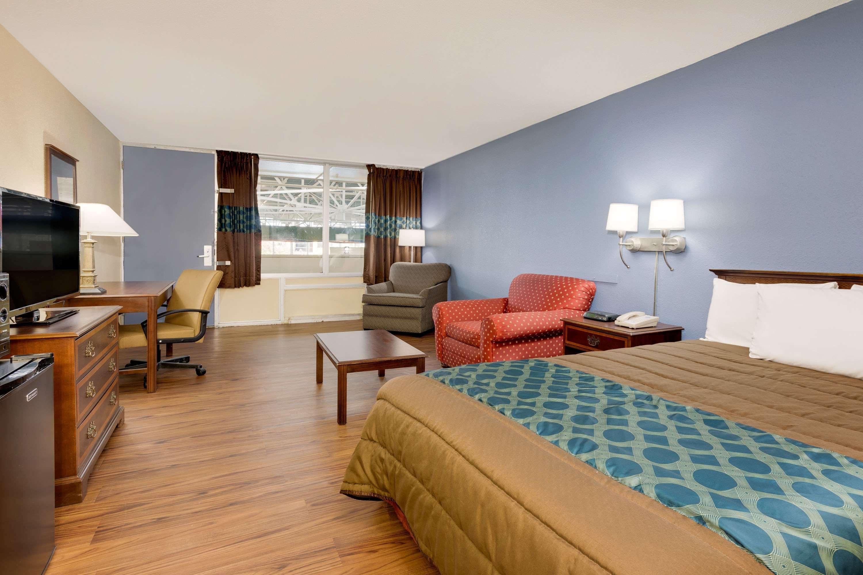 Days Inn By Wyndham Montgomery Near Aum Ngoại thất bức ảnh