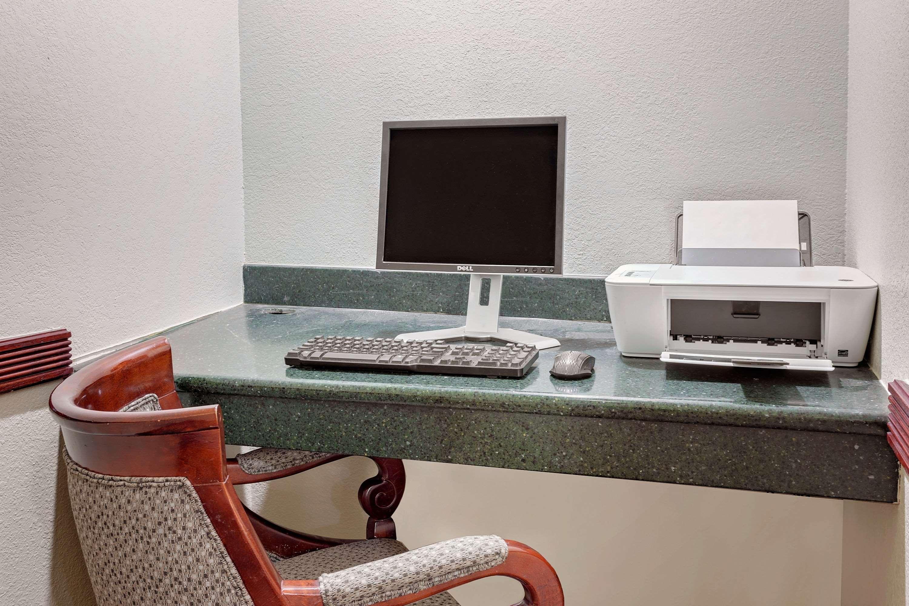 Days Inn By Wyndham Montgomery Near Aum Ngoại thất bức ảnh