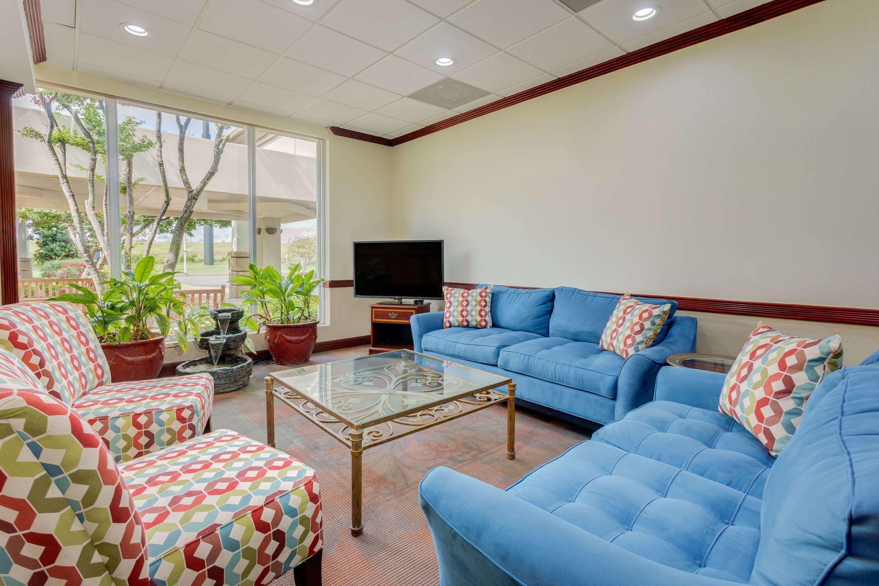 Days Inn By Wyndham Montgomery Near Aum Ngoại thất bức ảnh