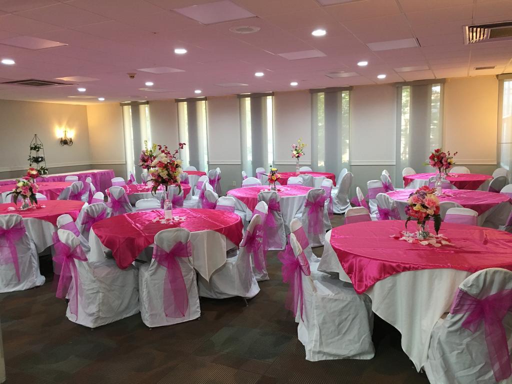 Days Inn By Wyndham Montgomery Near Aum Ngoại thất bức ảnh