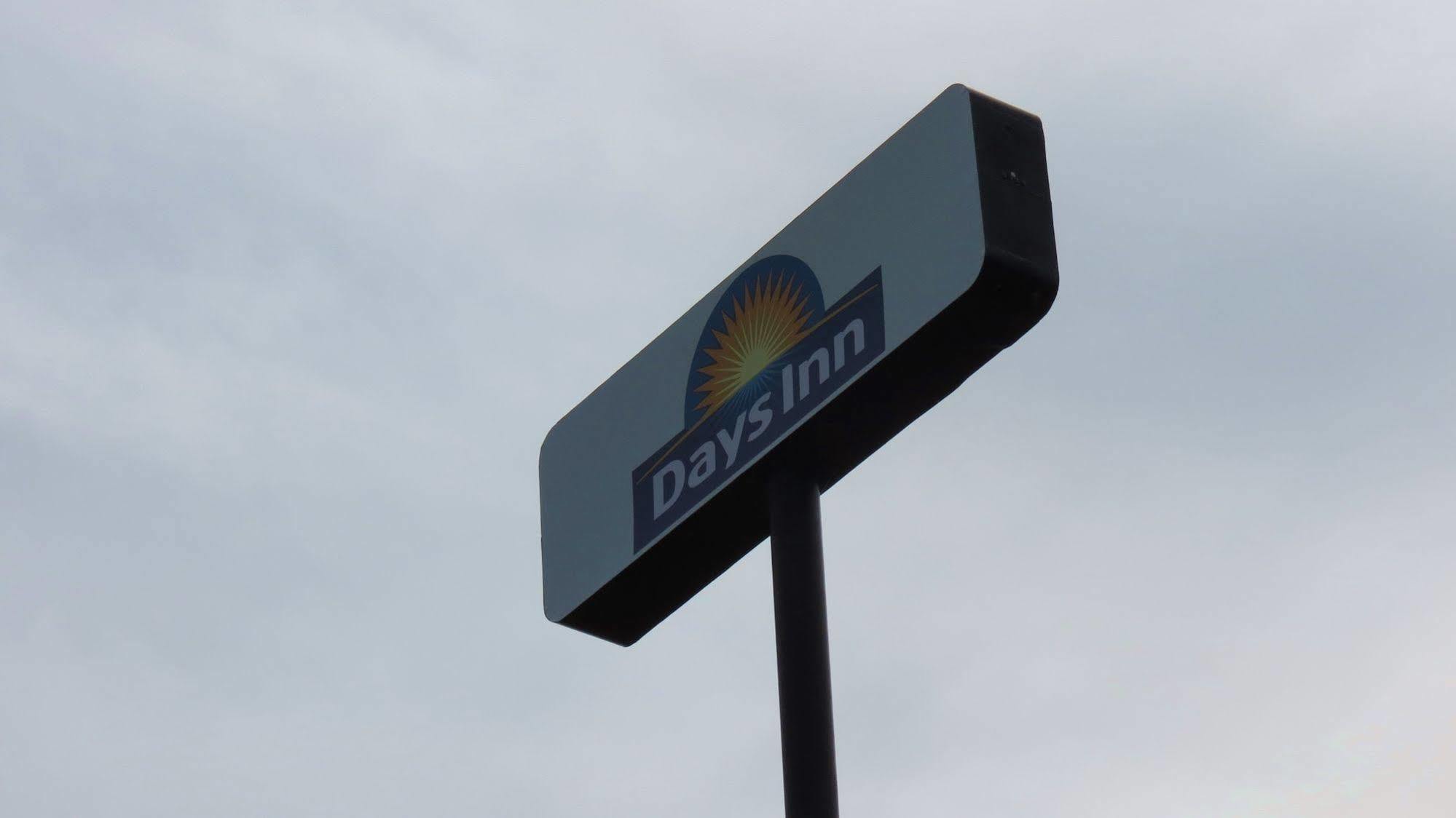 Days Inn By Wyndham Montgomery Near Aum Ngoại thất bức ảnh