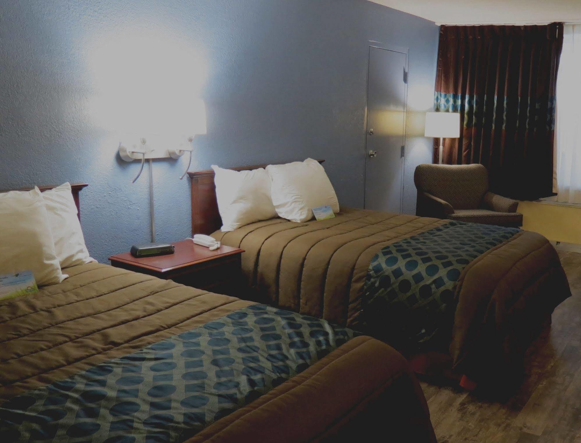 Days Inn By Wyndham Montgomery Near Aum Ngoại thất bức ảnh