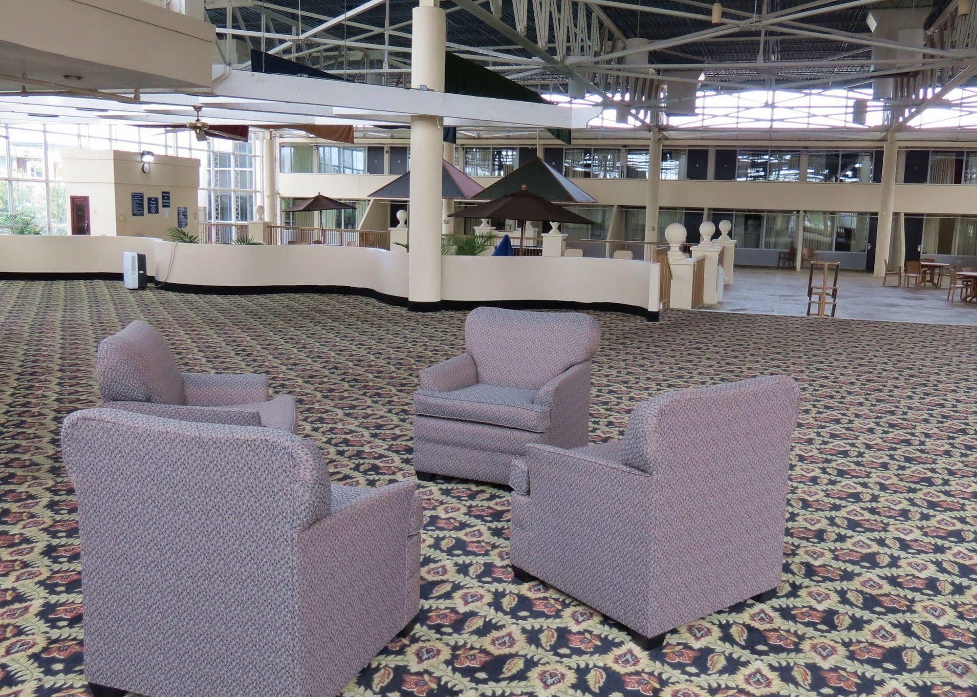 Days Inn By Wyndham Montgomery Near Aum Ngoại thất bức ảnh